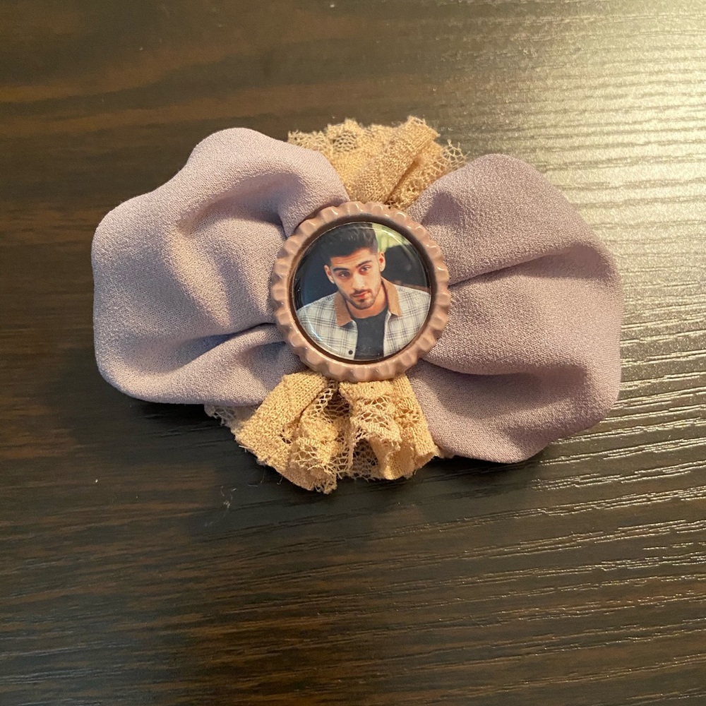 Zayn hair flower